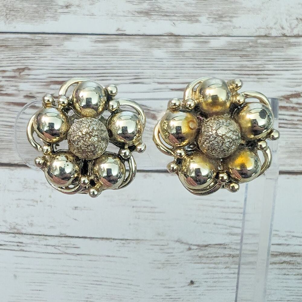 Vintage Clip On Earrings - Gold Tone 1" - Poor Condition